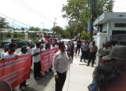 LSM KAKI KALSEL Gelar Aksi Di Depan Kejati Kalsel