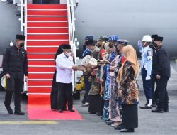 Wapres Ma’rup Amin Tiba, Disambut Langsung Gubernur Kalsel Bersama Istri