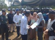 Bupati Tanah Laut HM Sukamta Serahkan 816 Sertifikat Kepada Warga Kec Takisung