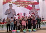 Polda Kalsel dan Polresta Banjarmasin, Menyalurkan Bantuan Sosial Paket Sembako ke Warga Serta Pasar Murah dan UMKM