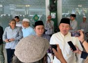 Haji Muhidin Hadir dan Ikut Serta Mensholatkan Tokoh Pers Banua, ini Pesannya!