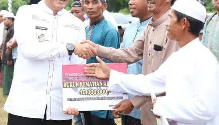Safari Ramadhan di Bumi Makmur, Bupati Tala Serahkan Dana Hibah Rp683 Juta