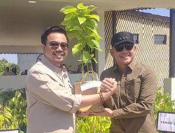 Wamenhut RI Serahkan 500 Bibit ke Tanah Laut, Dorong Ketahanan Pangan