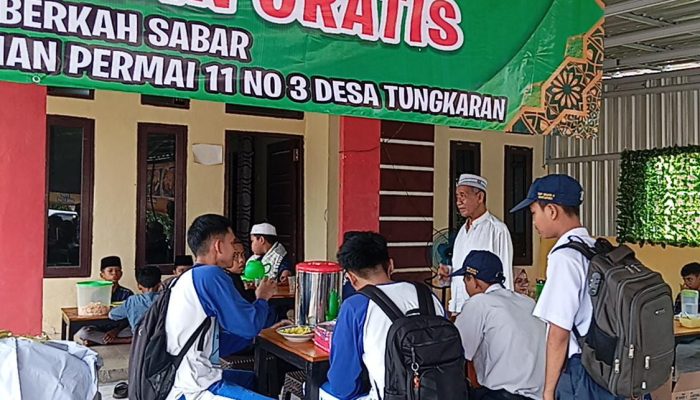 Lembaga Swadaya Masyarakat BABAK Kalsel Gelar Makan Gratis untuk Masyarakat Umum dan Pelajar