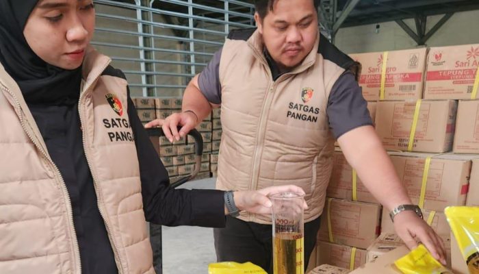 Satgas Pangan Ditreskrimsus Polda Kalsel Periksa Stok Minyakita di Gudang PT.Sarimekar