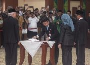 Gubernur Kalsel H Muhidin Lantik Syarifuddin sebagai Sekretaris Daerah