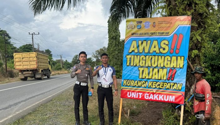 Satlantas Polres Tala Pasang Baliho di Titik Rawan, Ajak Masyarakat Lebih Tertib Berlalu Lintas