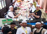 Rizal Akbar Bersama Staf Khusus dan Relawan Bagikan Makanan Kepada Jama’ah Haul Guru Sekumpul