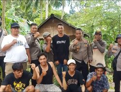 Sabran Terpancar Bahagia : Polisi Kotabaru Berikan Bantuan Bedah Rumah