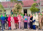 Peringati Hardiknas Guru dan Siswa SMKS Insan Luhur Nusantara Mengenakan Baju Adat