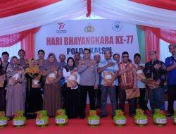 Kapolda Kalsel Bagikan 377 Tabung Gas LPG Gratis Kepada Warga Banjarmasin Barat