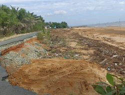 Akibat Banjir Rob Badan Jalan Wilayah Pantai Manggisan Desa Telaga Langsat Tala Belum Juga Kunjung Diperbaiki