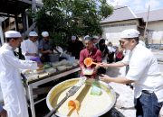 Masak dan Bagikan Bubur Asyura, Bacaleg DPRD Kab. Banjar, H. Amad Peringati 10 Muharram, Hari Raya Anak Yatim