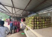 Jual Diatas HET, Dit Reskrimsus Polda Kalsel Grebek Pangkalan Gas LPG 3 Kg Di Tala