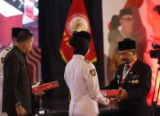 Pj Bupati Tanah Laut Terima Duplikat Bendera Merah Putih Republik Indonesia