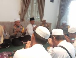 Sambut Kapolda Kalsel Dikediaman saat Haul ke-219 Datu Kalampayan
