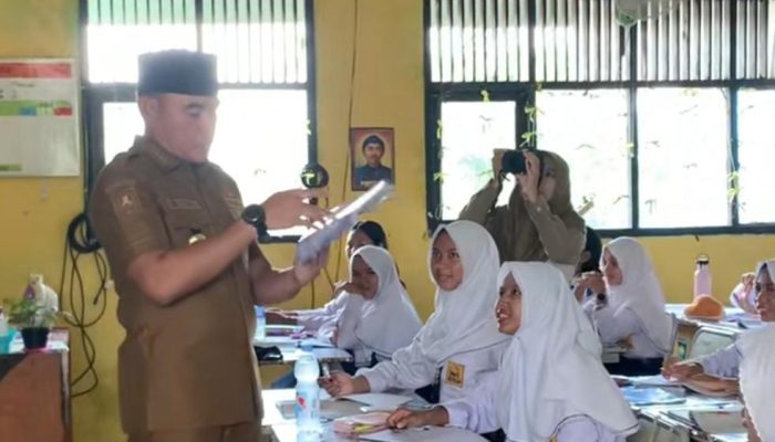 Bupati Tala Blusukan Mendadak ke Dua SMP, Guru dan Siswa Kaget Disambangi Tanpa Seremonial