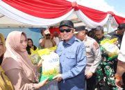 Gubernur H. Muhidin Bangga Panen Raya Jagung Polda Kalsel, Serahkan Mesin Pemanen Modern