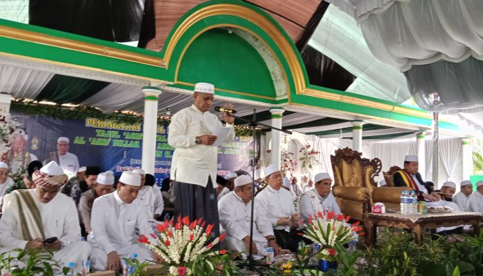 Hujan Tak Halangi Ribuan Jamaah Hadiri Haul ke-13 Abuya Bati-Bati KH Anang Ramli