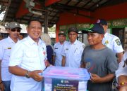 Tak Hanya Korban Kebakaran, Wabup Tala Juga Bantu Lansia dan Disabilitas di Bati-Bati