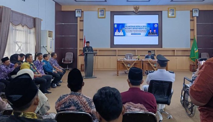 Bupati Rahmat Trianto Lantik Dua Kades Baru, Ingatkan Bahaya Fitnah dan Pentingnya Jiwa Petarung