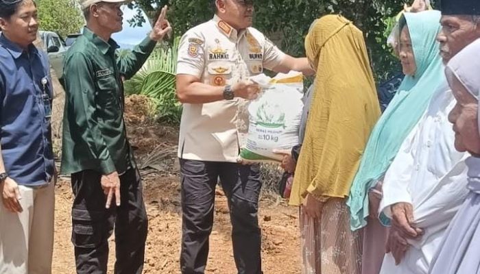 Bupati Luncurkan Penyaluran Bantuan Pangan di Kintap, 11.930 Warga Dapat Paket Ganda