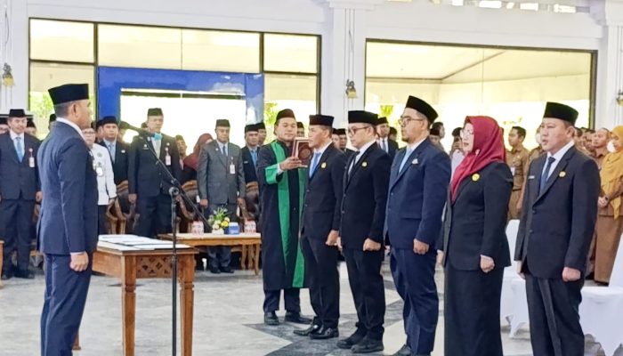 Bupati Tanah Laut Lantik 5 Pejabat Strategis, Tekankan Loyalitas dan Integritas