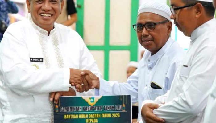 Safari Ramadan di Bumi Makmur, Wabup Tala Serahkan Hibah Ratusan Juta untuk Masjid dan Marbot