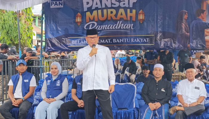 DPR RI H. Endang Agustina Gelar Pasar Murah di Pelaihari, Paket Sembako Rp120 Ribu Dijual Rp50 Ribu